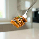 Fusilli kechef alla melanzana e ricotta salata Pronti su una forchetta, ideale per dieta chetogenica.