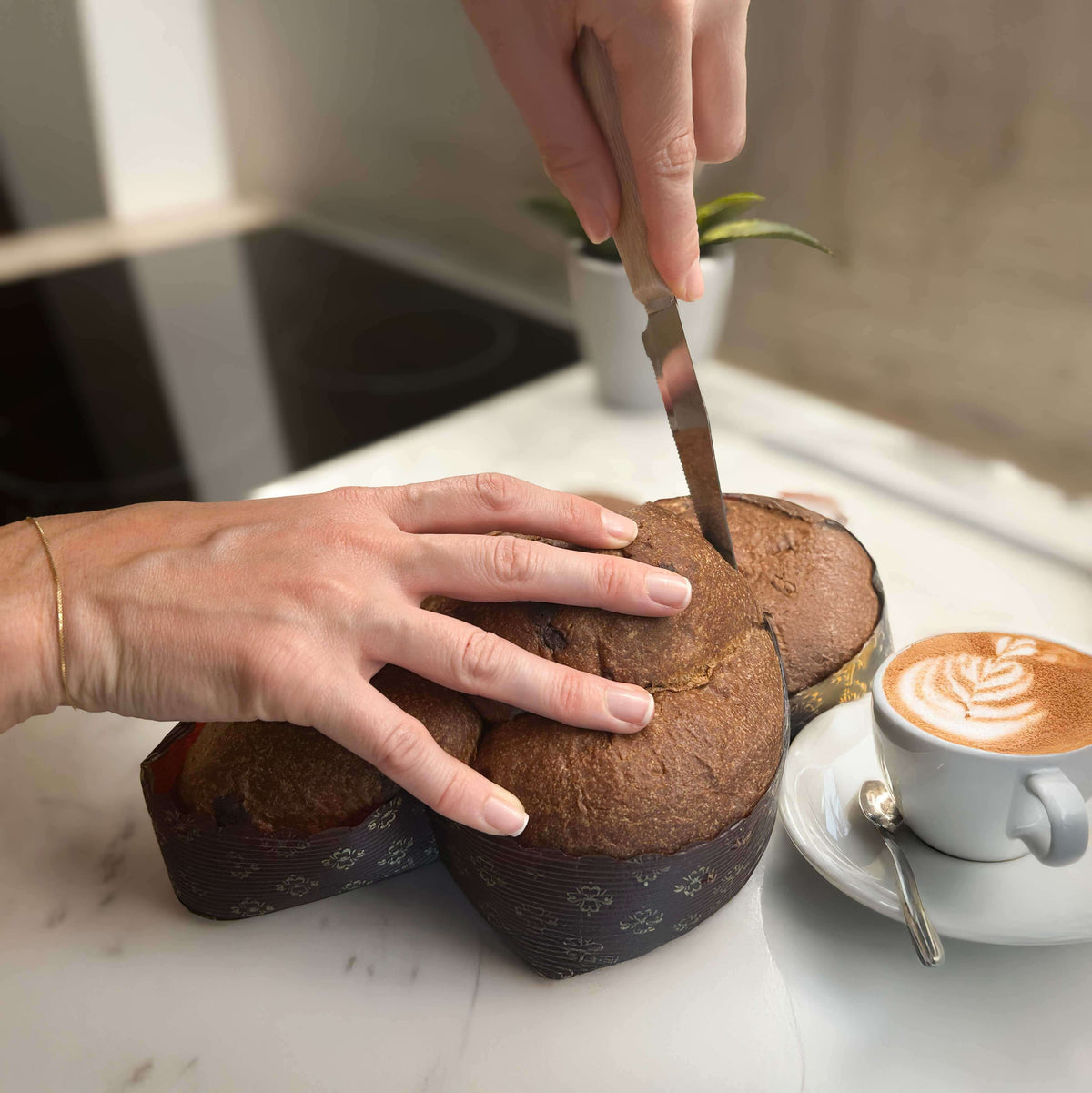 Nuvolona Choc Zero, dolce proteico da tagliare con cioccolato, adatto per dieta chetogenica e alimenti proteici.