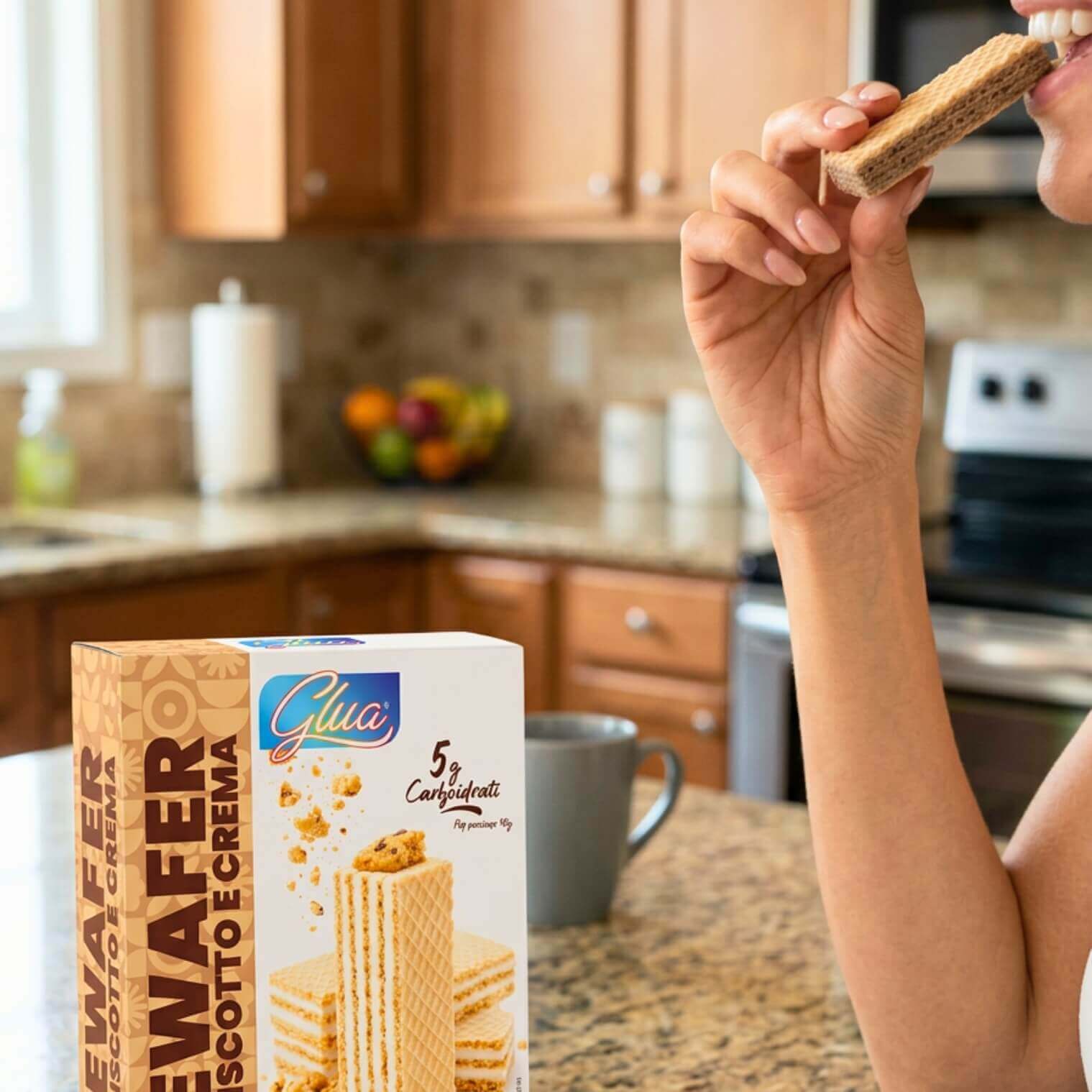 Kewafer ai biscotti e crema: biscotti croccanti con crema in una cucina moderna.