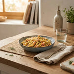 Fusilli keChef al Salmone in un piatto con salsa cremosa e salmone, piatto keto pronto in 90 secondi.