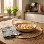 Gnocchi Keto con Panna e Prosciutto keChef serviti in un piatto, piatti pronti keto, 4,1g di carboidrati per 100g.