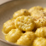 Gnocchi Keto crema allo zafferano keChef in un piatto, cremosi e pronti in 90 secondi.